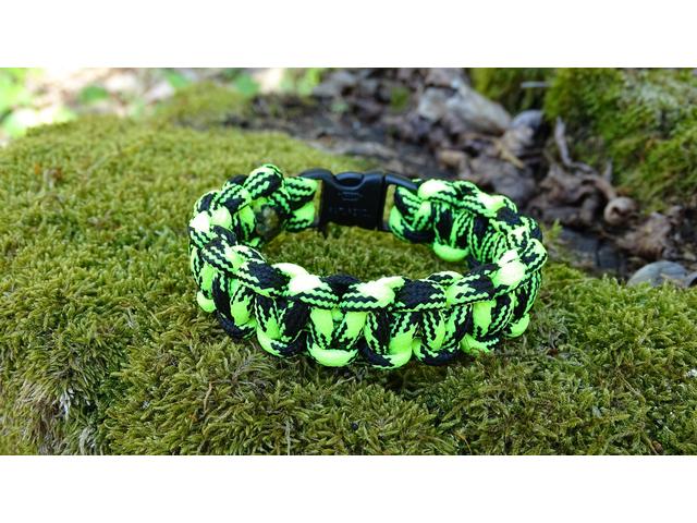 Paracord Cobra gyermek karkötő - Fluor zöld terep