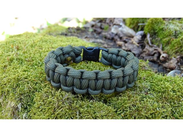 Paracord Cobra gyermek karkötő - Oliva zöld