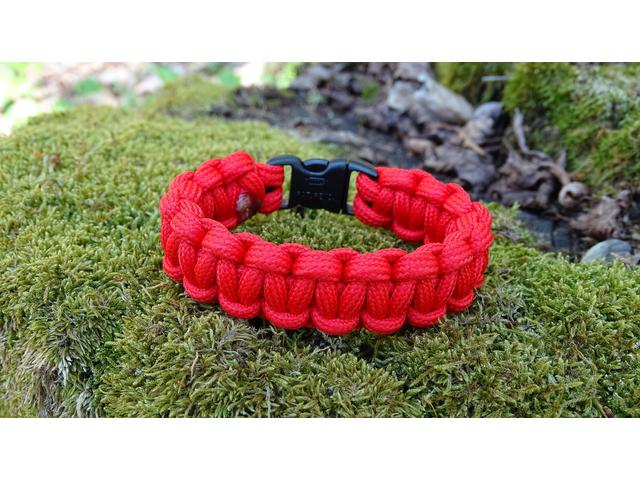 Paracord Cobra karkötő - Piros