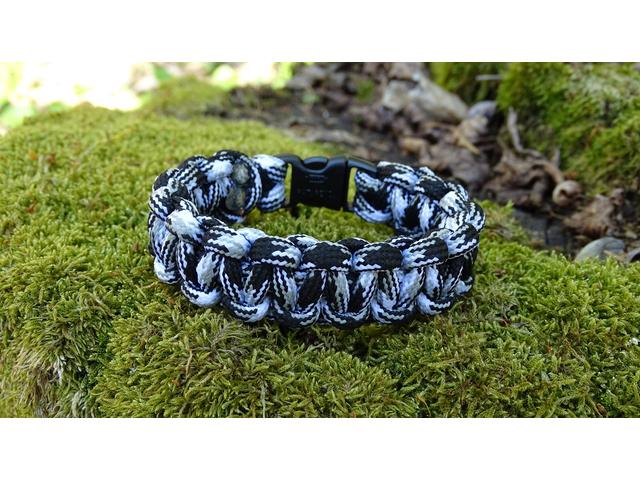 Paracord Cobra karkötő - Városi terep