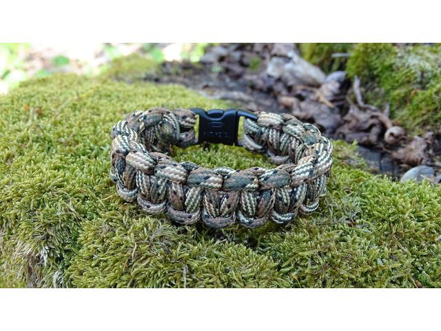 Paracord Cobra gyermek karkötő - Világos erdő terep