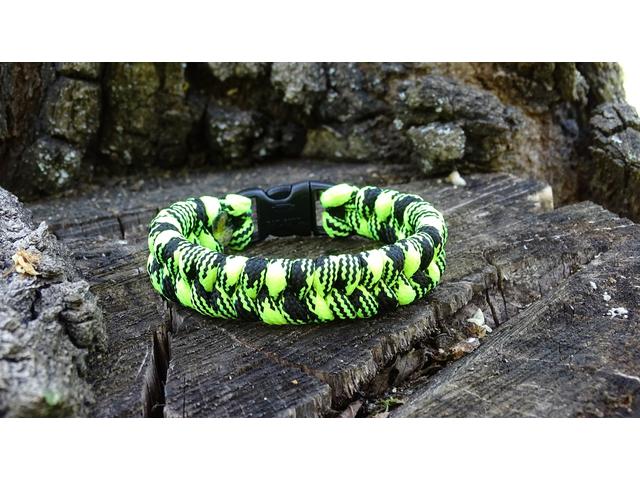 Paracord Fishtail karkötő - Fluor zöld terep