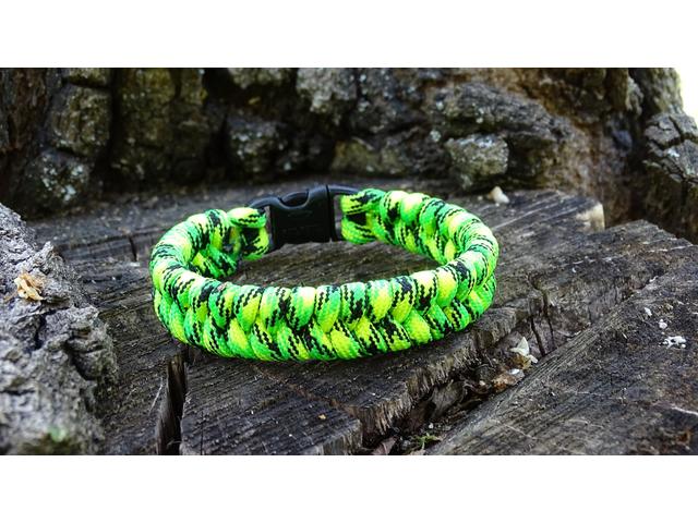 Paracord Fishtail karkötő - Zöld neon terep